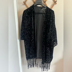 Burnout velvet kimono black witchy Forever 21 black with fringe